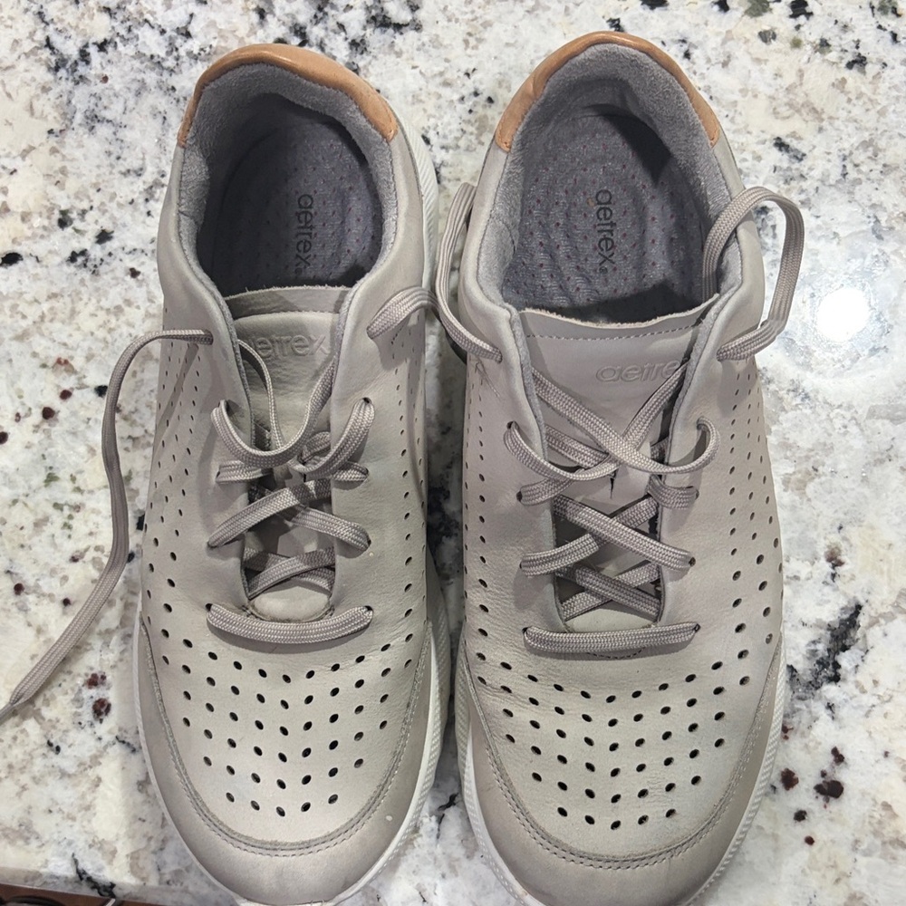 Aetrex Women's Light Gray Perforated Athletic Shoes